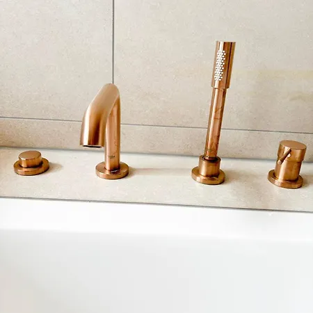 Penthouse *a La Belle Etoile* *