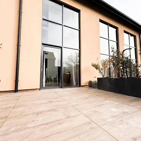 Penthouse *a La Belle Etoile*